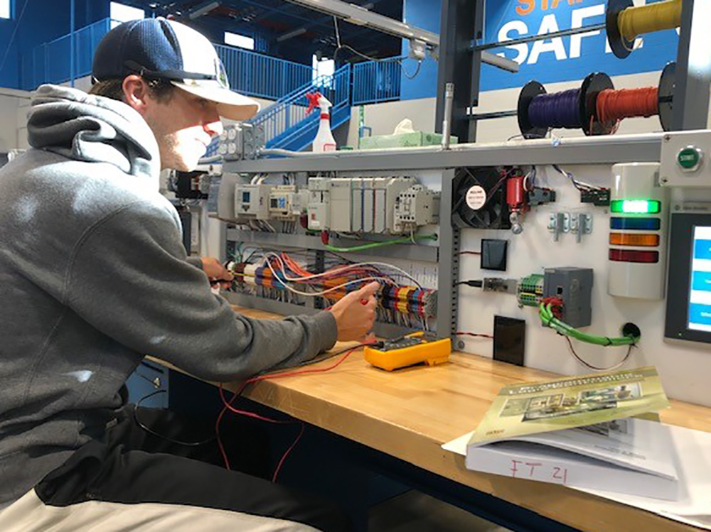 Finding His Niche In Manufacturing Francis Tuttle Technology Center