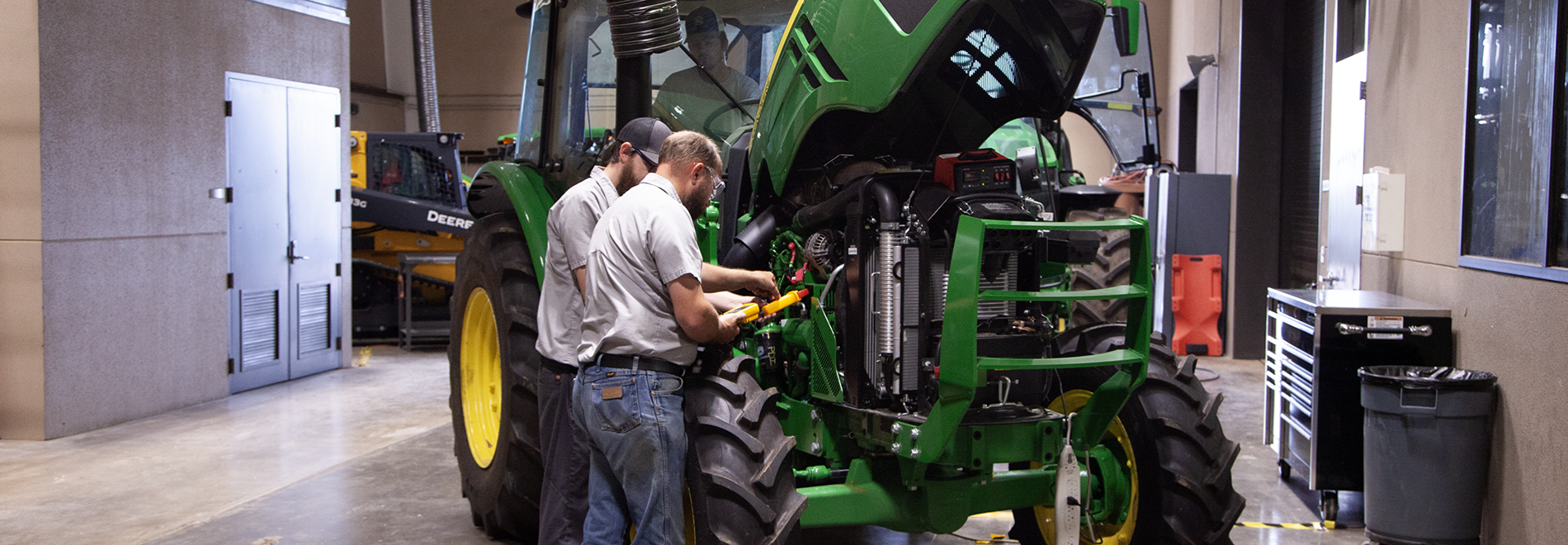 John Deere technician training industry