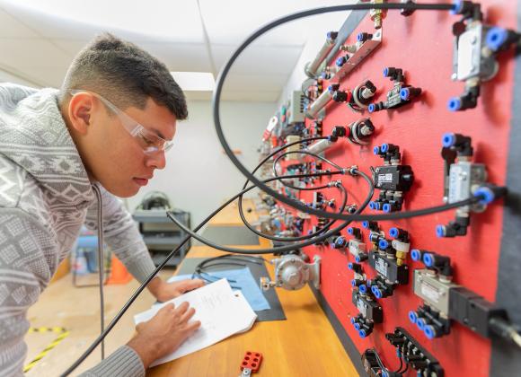 Advanced Manufacturing student