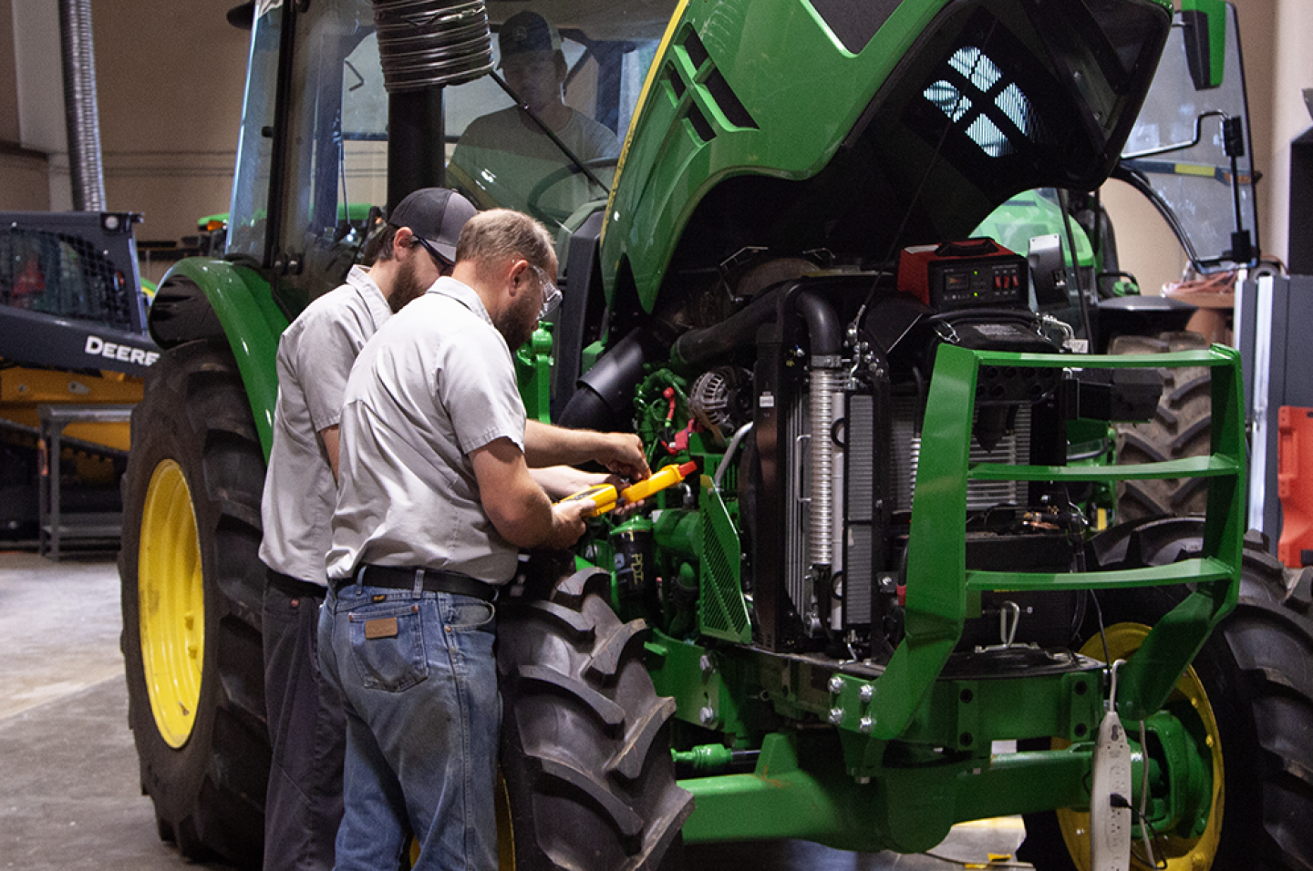 John Deere technician training industry